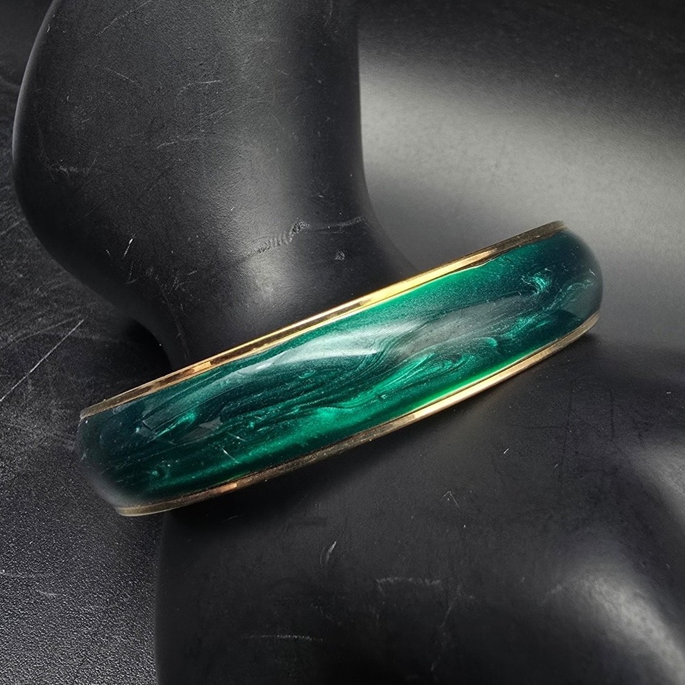 Avon Green Enamel Bangle Bracelet 1985 Pearlized Vintage Costume Jewelry
